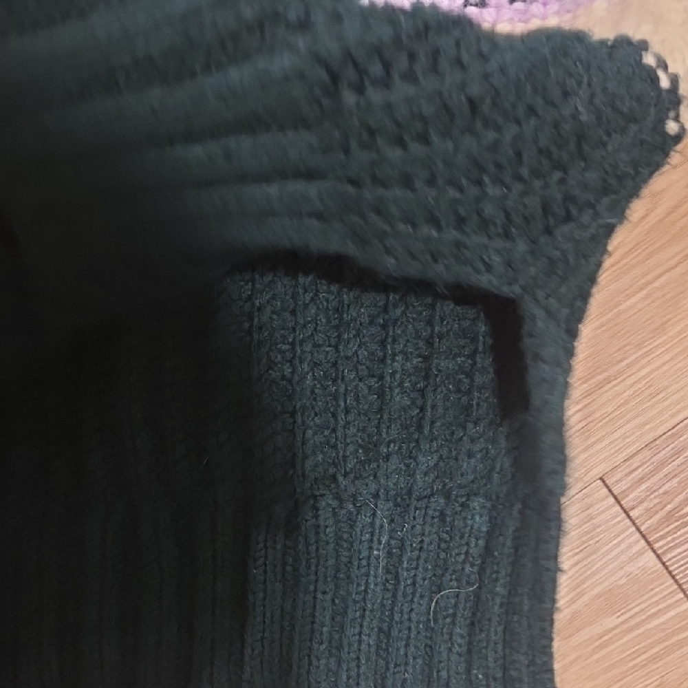 Aerie Black and Cream Striped V-Neck Sweater - Picture 5 of 5